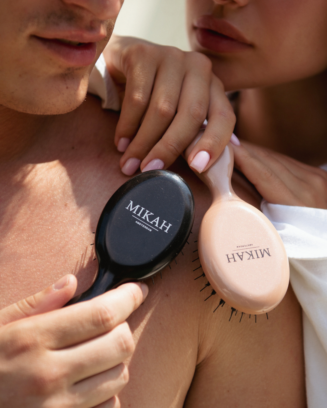 MIKAH - Mini Hairbrush Pink Edition
