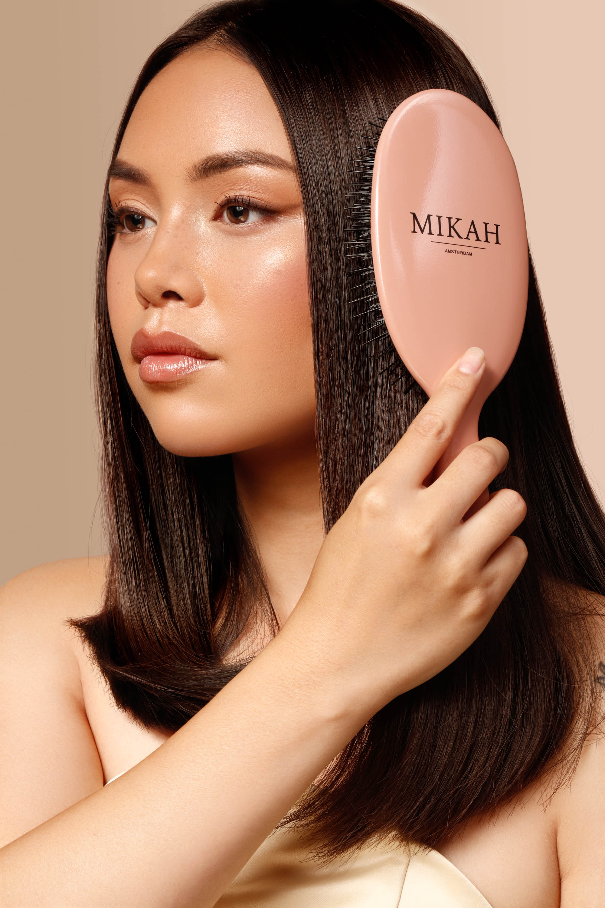 Paddle Nylon Hairbrush – Vegan, Suitable for Extensions and All Hair Types