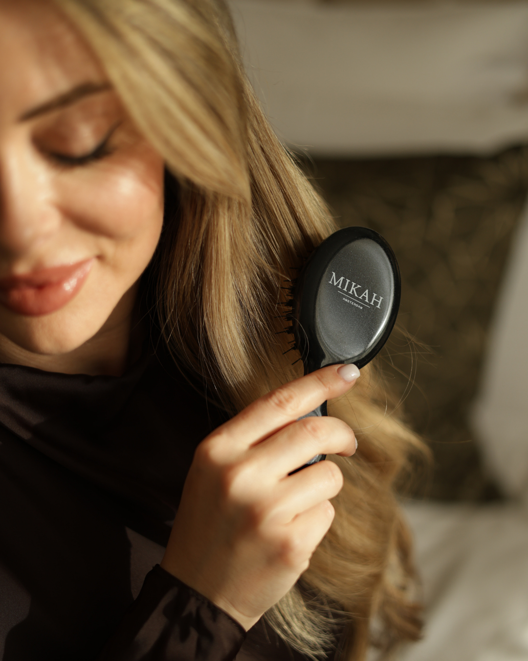 MIKAH - Mini Hair Brush Black Edition