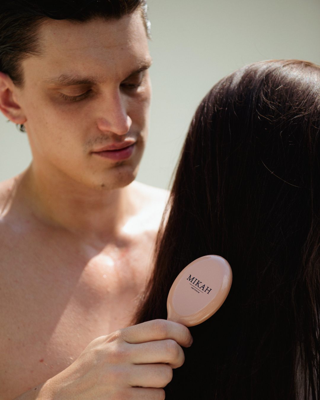 MIKAH - Mini Hairbrush Pink Edition